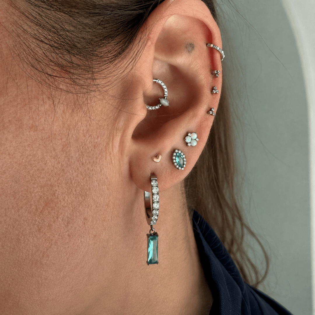Argola de Titânio com Zircônia Verde Retangular 12mm | Pratinhas