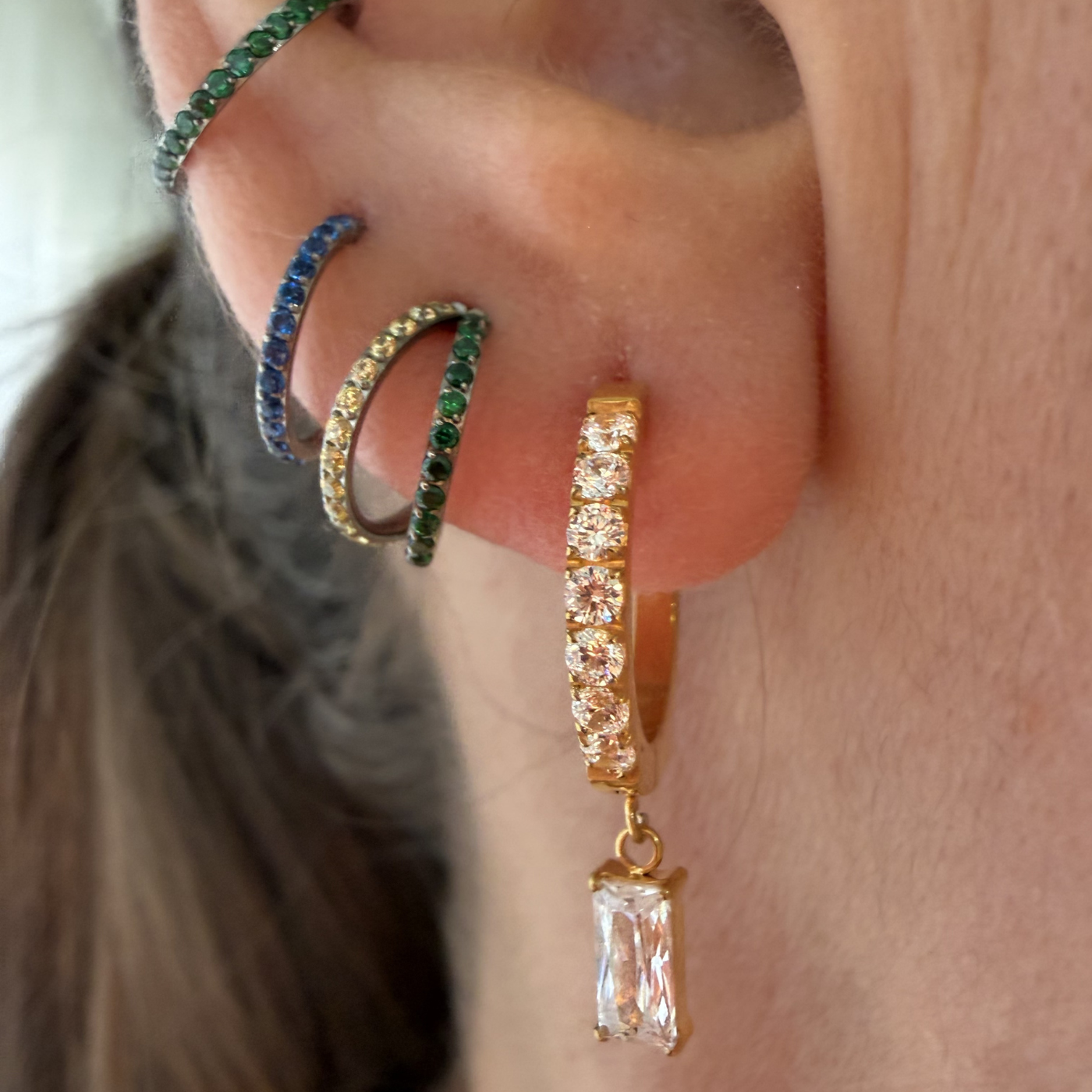Argola de Titânio com Zircônia Retangular Pendente Antialérgica | Pratinhas