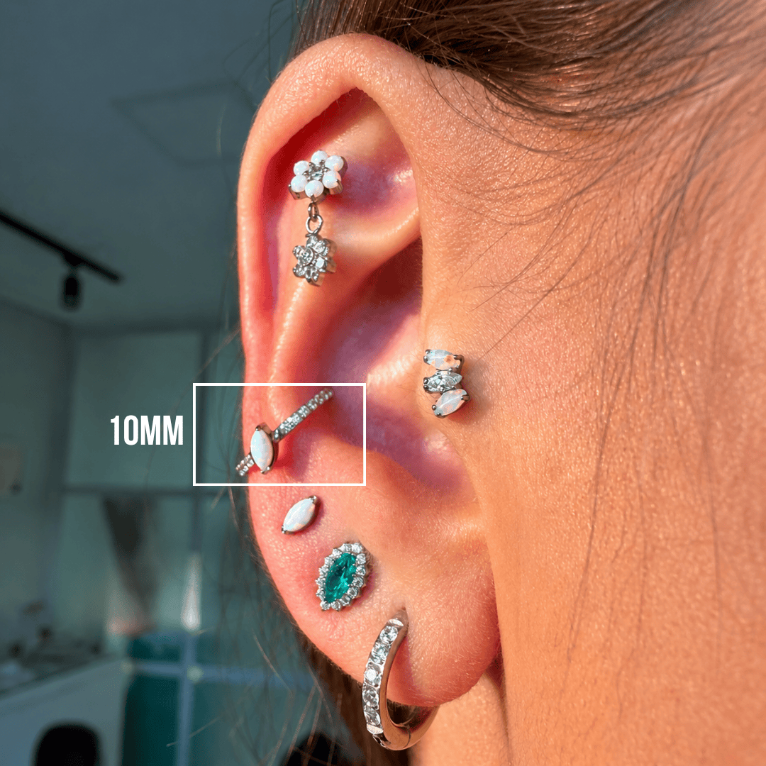 Piercing Zircônias cravejadas Daith Natural | Pratinhas