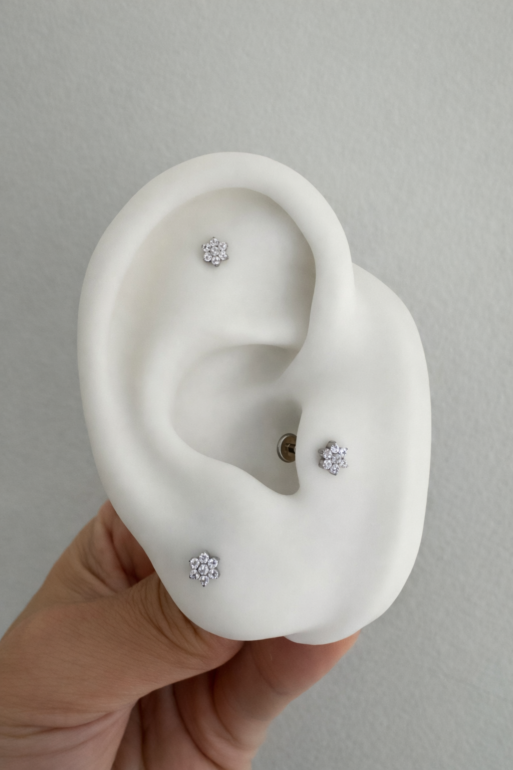 Piercing Flor em Titânio - Pratinhas