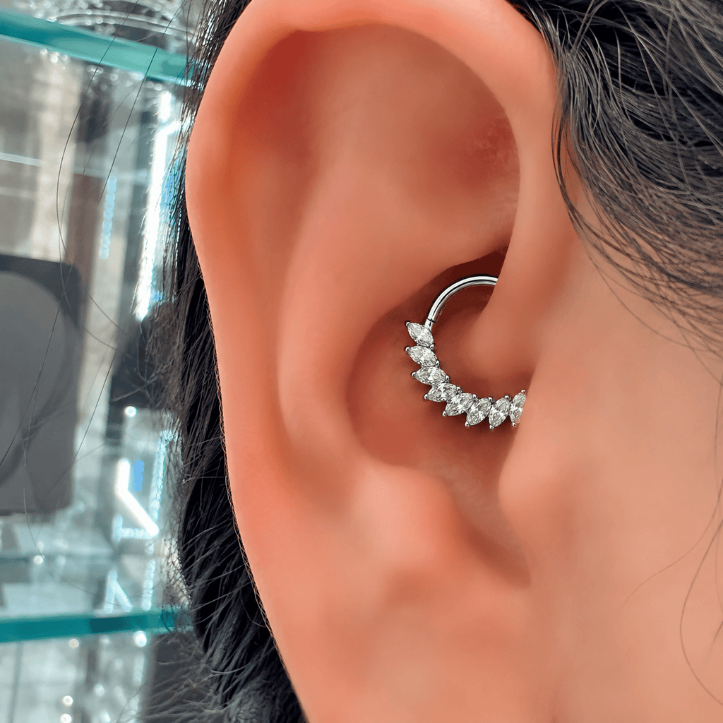 Piercing Daith Elegance Natural Titânio | Pratinhas