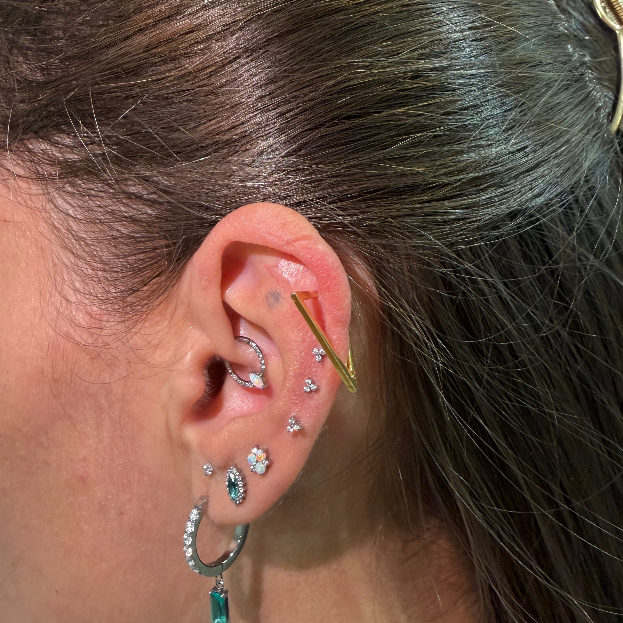 Piercing Virginia Triangulo Helix | Pratinhas