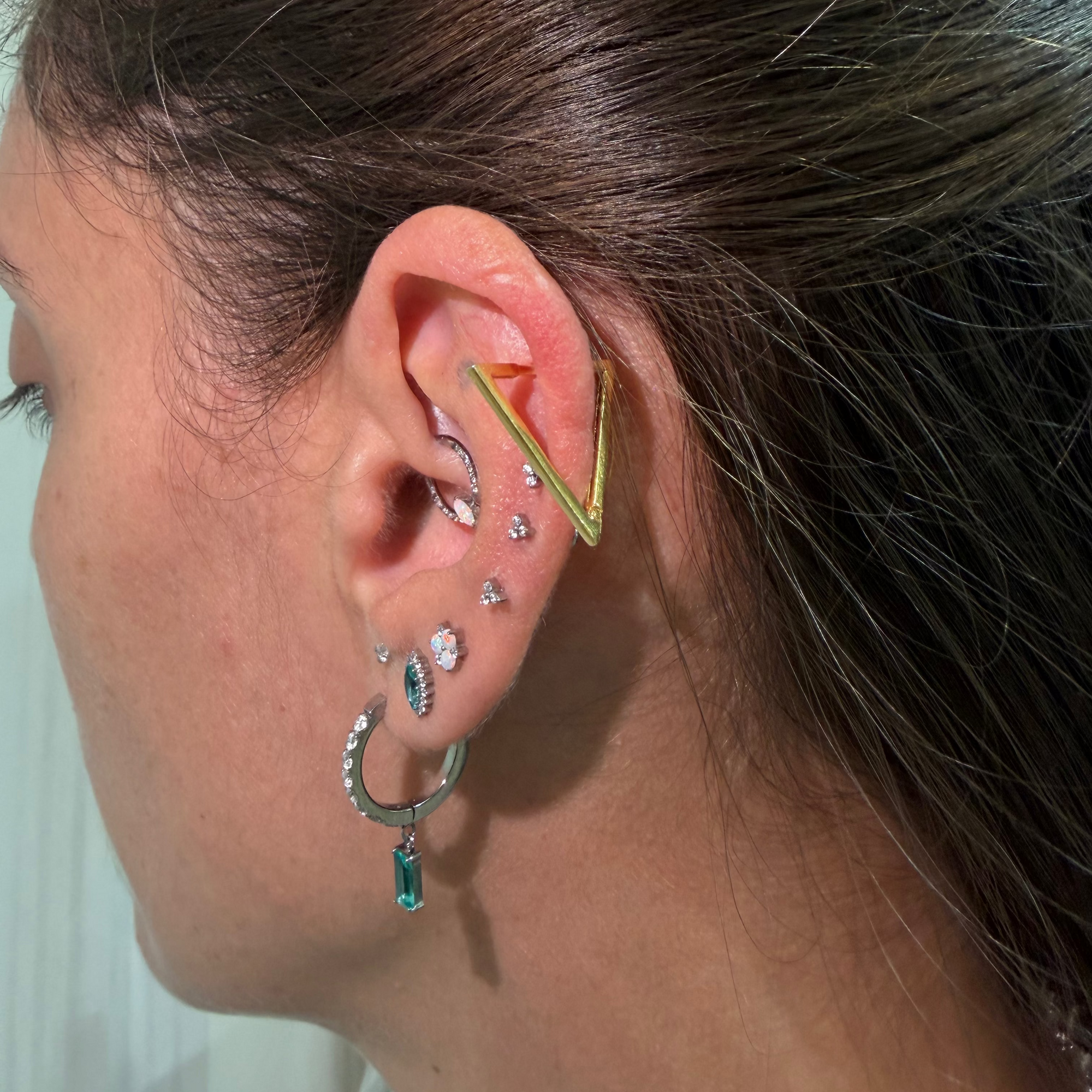 Piercing Virginia Triangulo Helix | Pratinhas