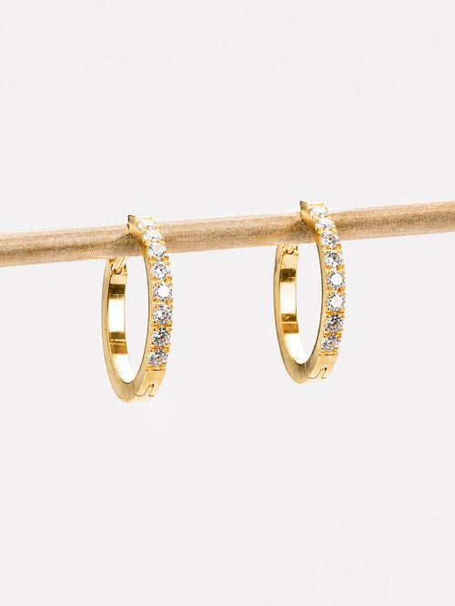 Argola Lumina Cravejada em Titânio Dourado | Pratinhas