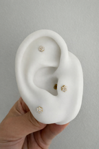 Piercing Helix Flor em Titânio | Pratinhas