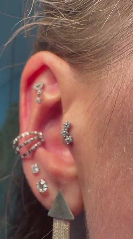 Piercing Tragus 3 Flores em Titânio | Pratinhas